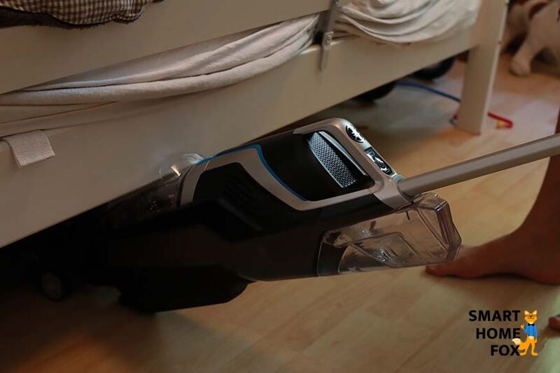 Saugwischen unter den Möbeln